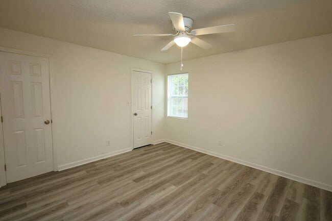 Building Photo - 2816 Kirkwood Cir