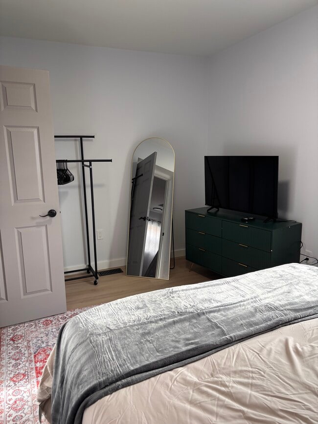 Building Photo - 114 Summit Ave