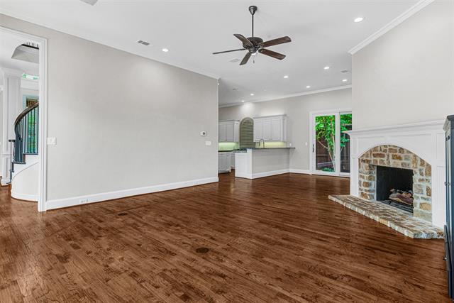 Building Photo - 5965 Glendower Ln