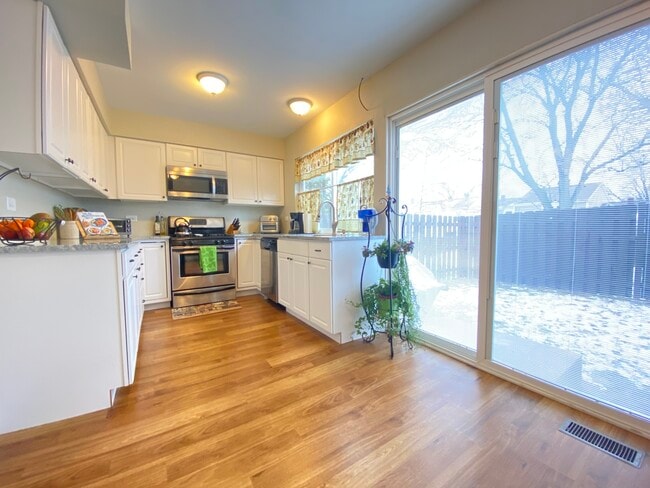 Building Photo - 1949 Governors Ln