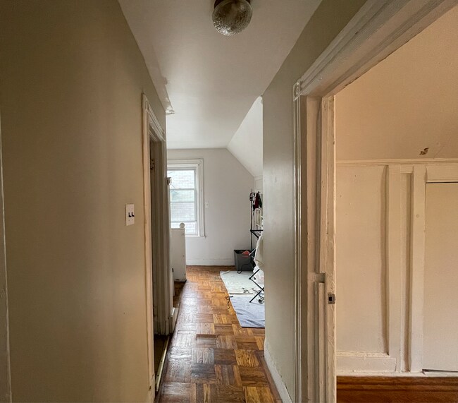 #rd floor hallway connecting bedrooms bathroom and laundry - 428 E 18th St