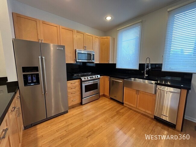 Building Photo - 1801 W Winnemac Ave