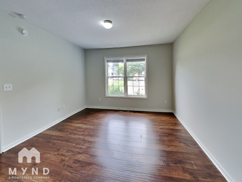Building Photo - 2036 Ballston Pl