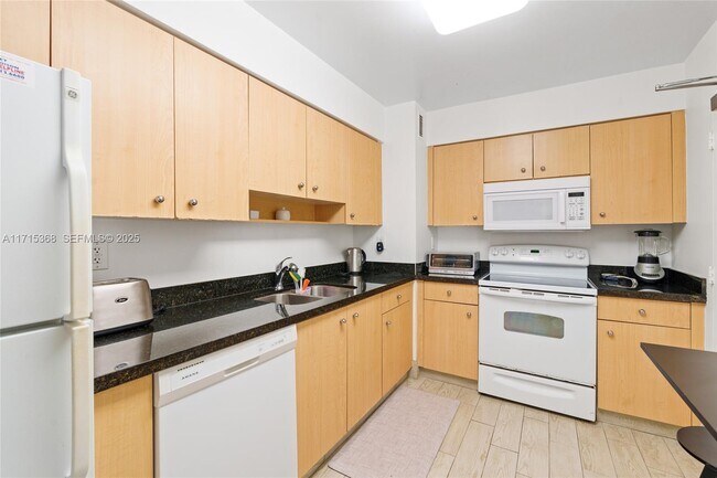 Building Photo - 9195 Collins Ave