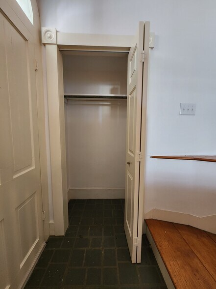 Building Photo - 125 Peyton St