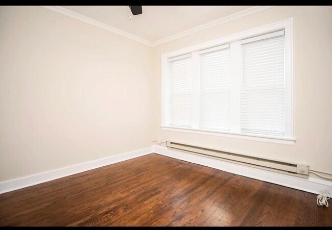 Building Photo - 2 bedroom in Chicago IL 60613