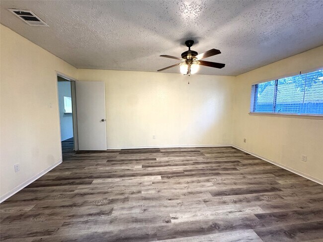 Building Photo - 22611 Braken Carter Ln