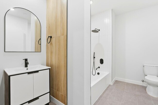 Building Photo - 35 Orchard St