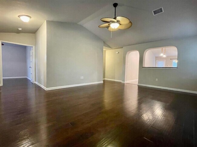 Building Photo - 18320 Friendship Hill Dr