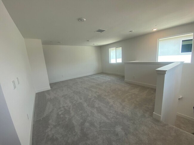 Building Photo - Like New 4 Bedroom Winchester Home Zoned for Temecula Schools