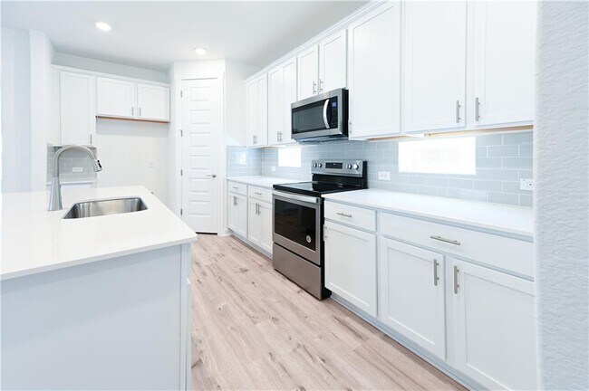 Building Photo - 645 Peace Way