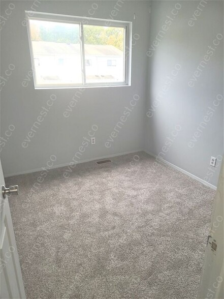 Building Photo - 161 Jenness Ln