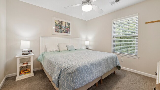 Building Photo - 562 Blue Stem Dr