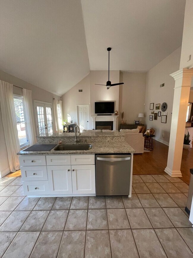 Building Photo - Eastside Three Bedroom Available for Rent July 2026