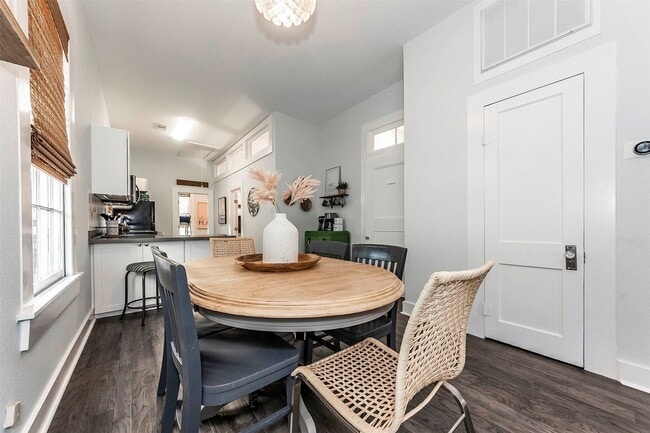 Building Photo - 2021 Avenue O 1/2