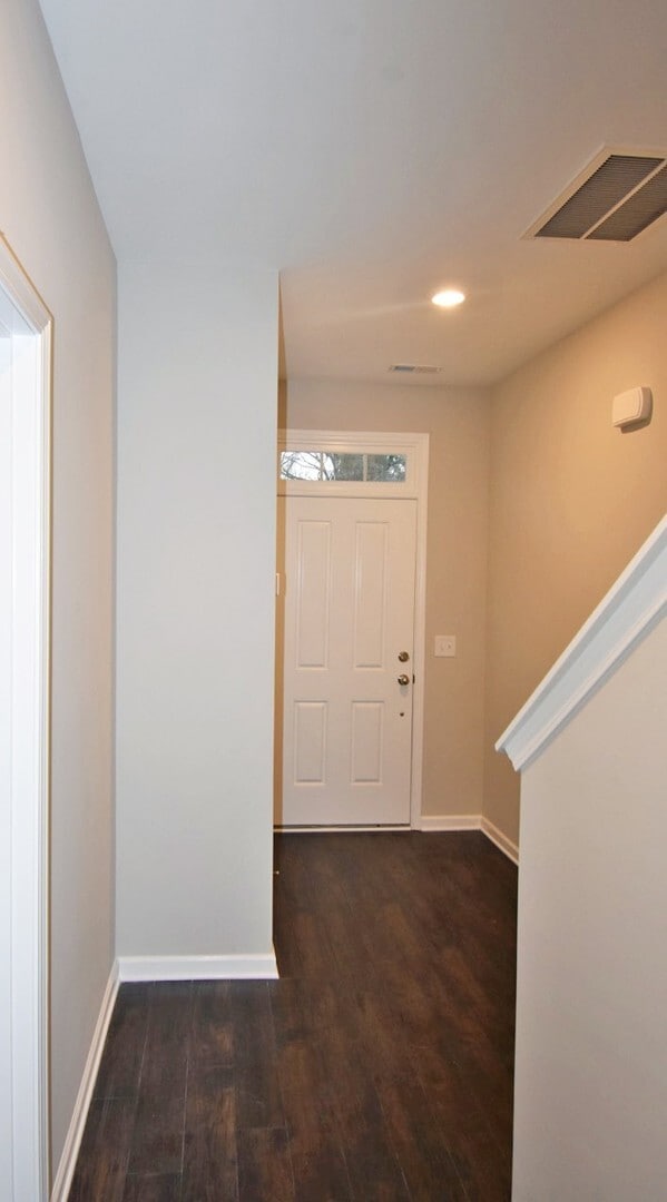 Building Photo - Gorgeous luxury 2BD/2.5BA M'boro townhome w/garage, washer/dryer, across from MTSU!