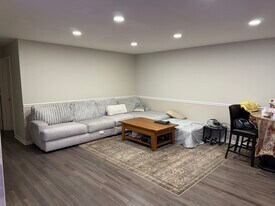 Building Photo - 911 Yorkshire Dr