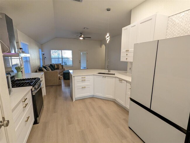 Building Photo - 2008 Petrified Forest Dr