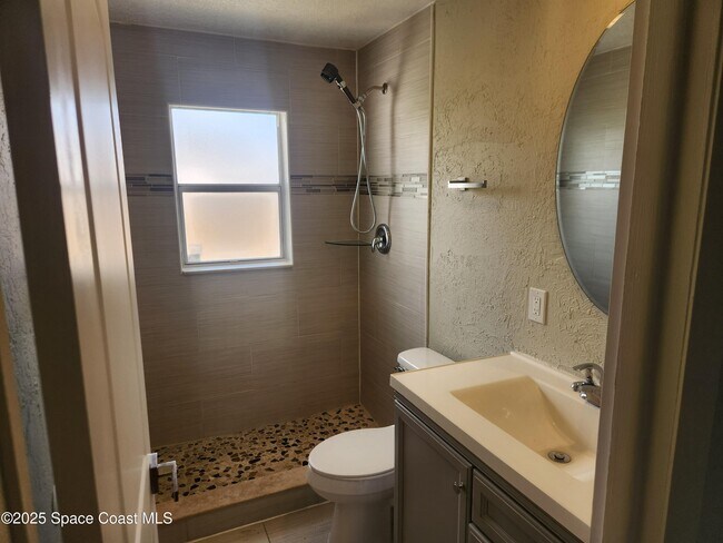 Building Photo - 1345 Lester Ct