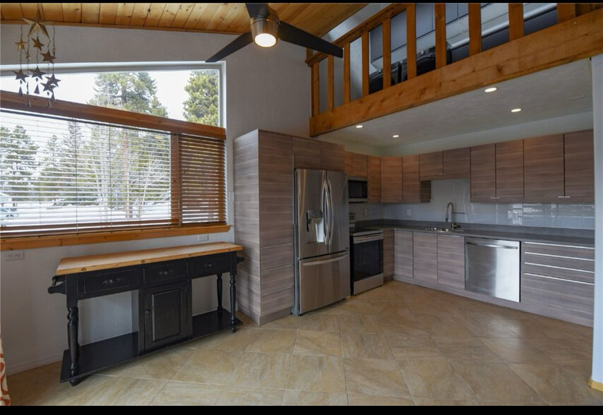 Building Photo - 166 S Fuller Placer Rd