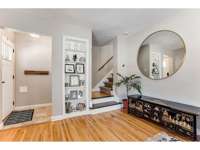 Building Photo - 1517 W 53rd St