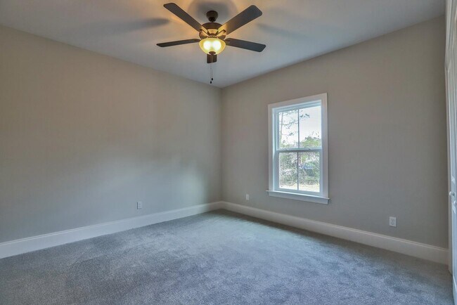 Building Photo - 43 Sarlan Garden Dr