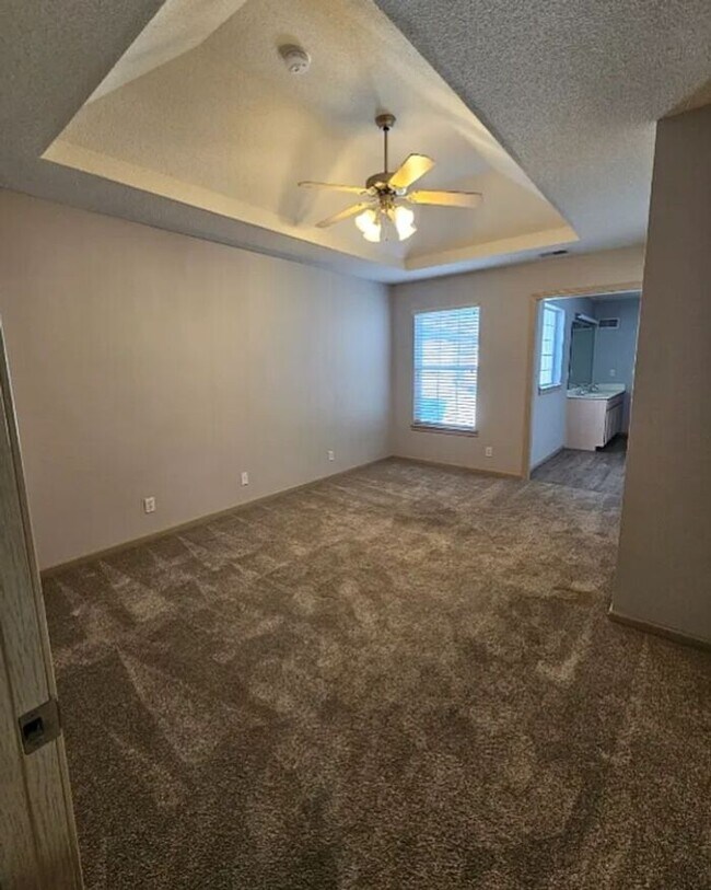 Building Photo - Great Location!!!!