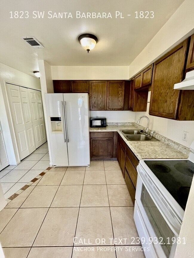 Building Photo - 1823 SW Santa Barbara Pl