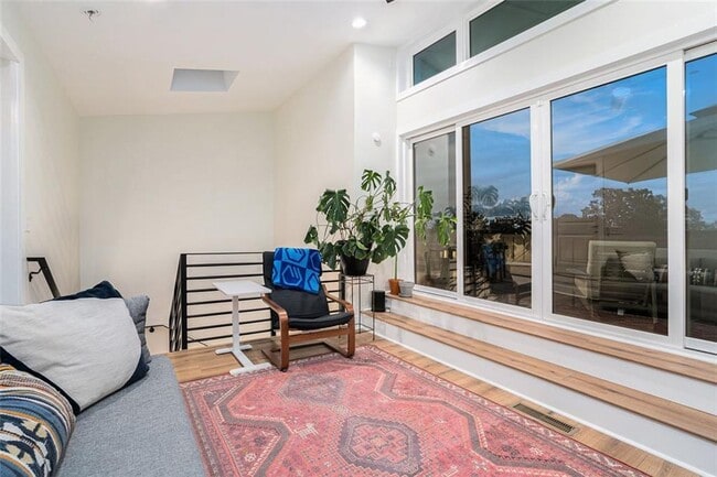 Building Photo - 1649 Overlook Wy NW