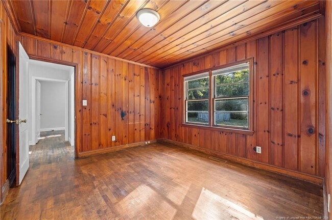 Building Photo - 821 Sandalwood Dr