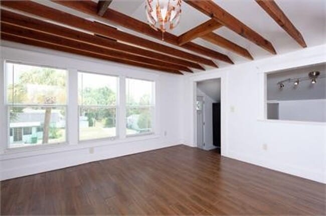 Building Photo - CHARMING 2 BEDROOM, 1 BATH HOME WITH SPACI...