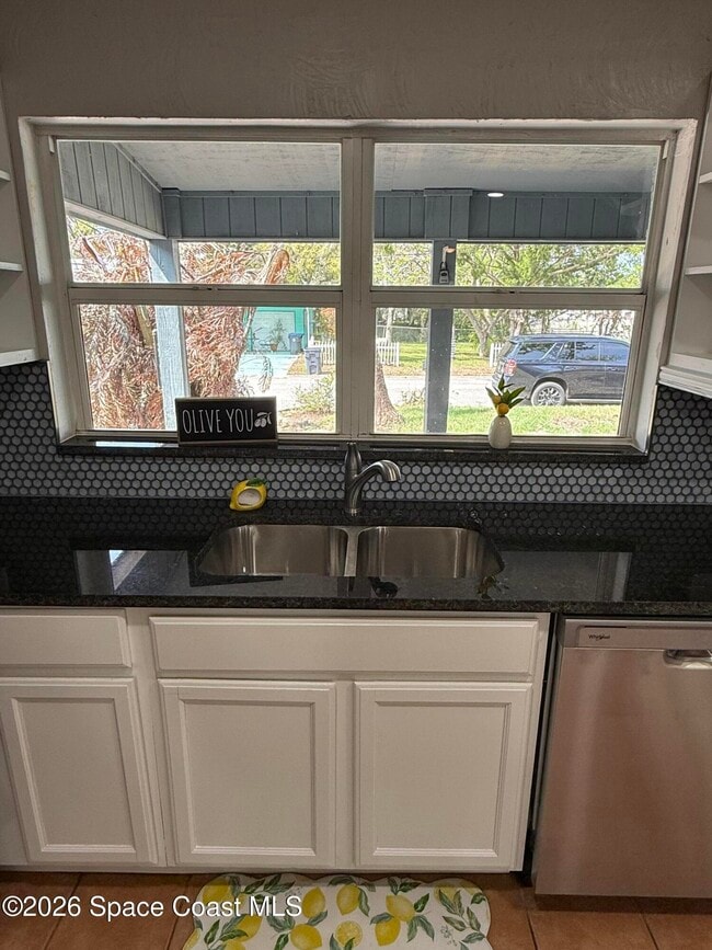 Building Photo - 9 Lemoine Ave