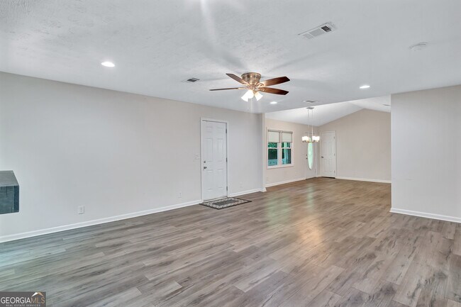 Building Photo - 5772 Lilburn Stone Mountain Rd