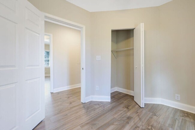 Building Photo - Beautiful renovated Home