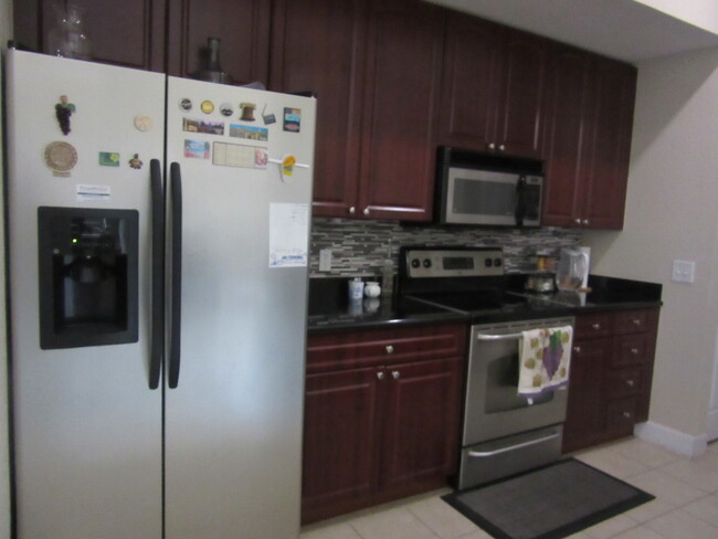 Building Photo - Lovely 3 BR / 2 BA Condo Located In Desira...