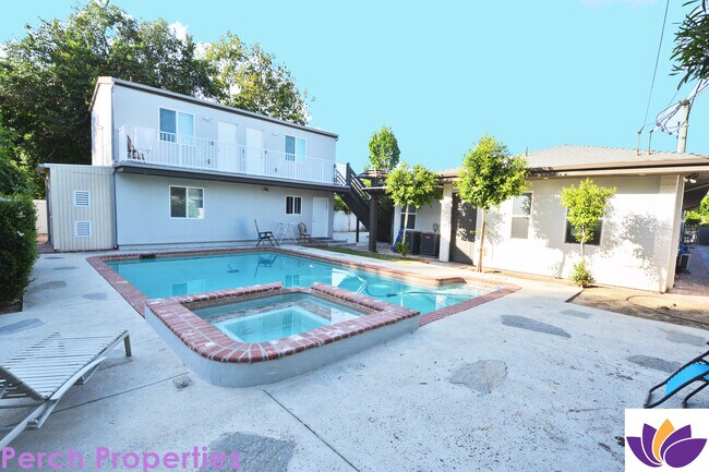 Building Photo - 5955 Hillview Park Ave