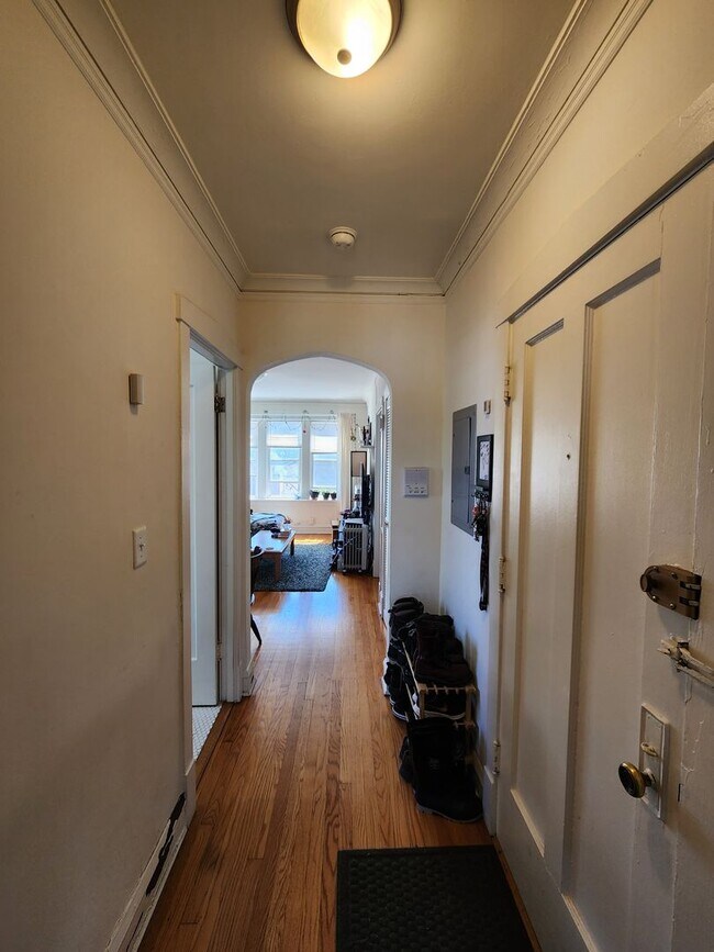 Building Photo - Spacious Updated 2 bed/1 bath in North Park