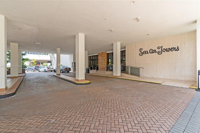 Building Photo - 3725 S Ocean Dr