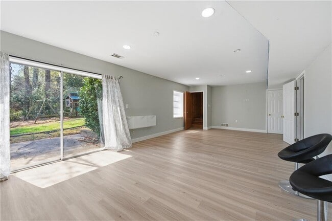 Building Photo - 3457 Springside Dr