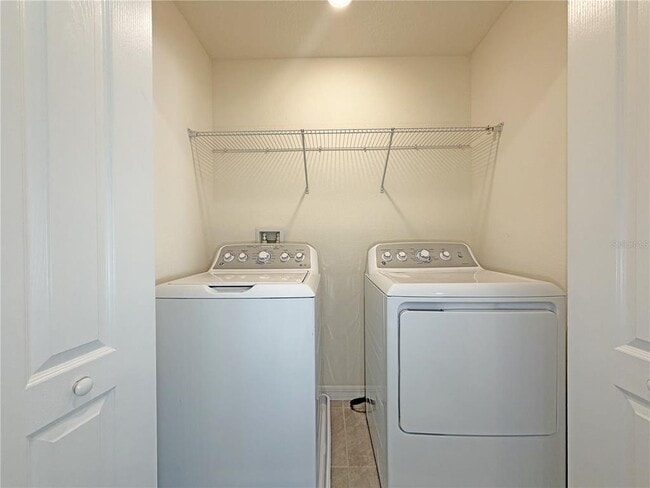 Building Photo - 1719 Walnut Crk Dr