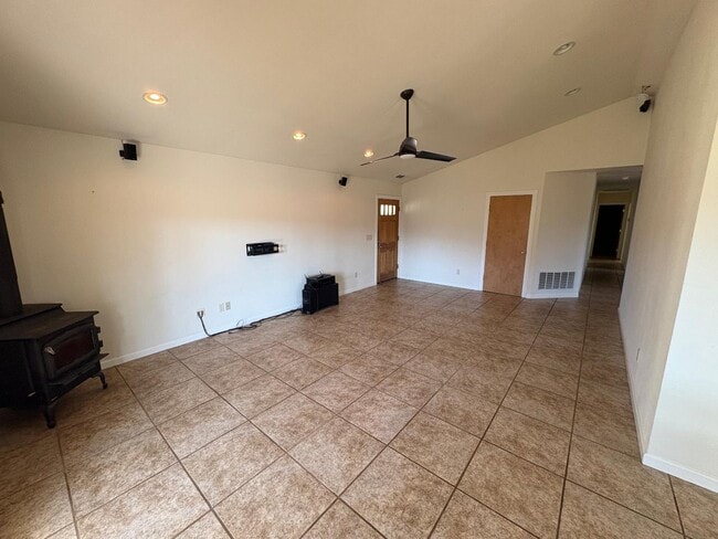 Building Photo - 31 Town Reservoir Rd