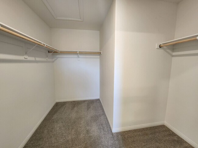 Building Photo - Charming 3BR/2.5BA Home in Las Vegas – Uti...