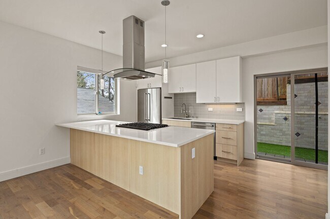 Building Photo - Stunning West Queen Anne Retreat with Iconic Puget Sound Views