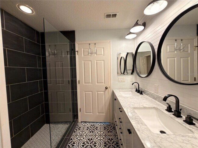 Building Photo - 5806 Oak Mill Terrace