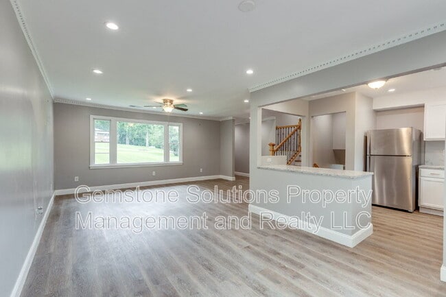 Building Photo - 104 Anchor Dr