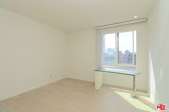 Building Photo - 625 S Berendo St