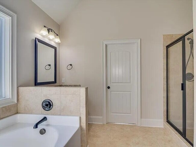 Building Photo - 8614 Crenshaw Dr