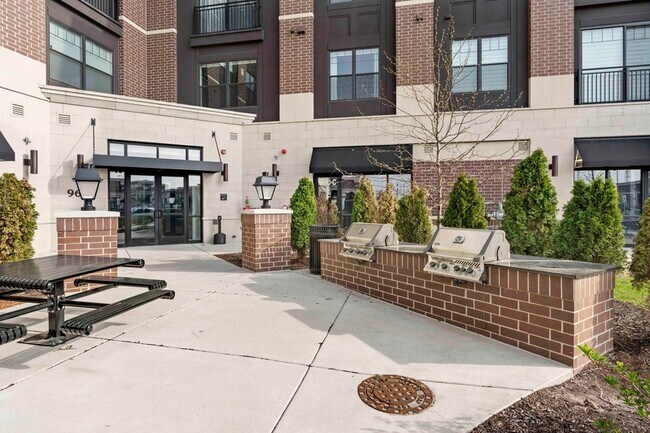 Building Photo - 9610 N Centennial Dr
