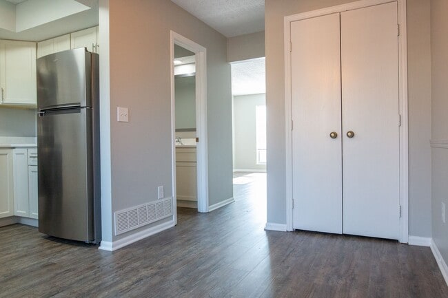 Building Photo - 7778 Deercrest Ct