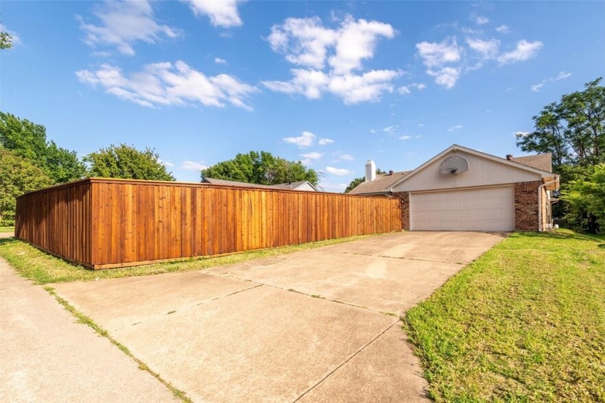 Driveway - 543 Guadalupe Dr